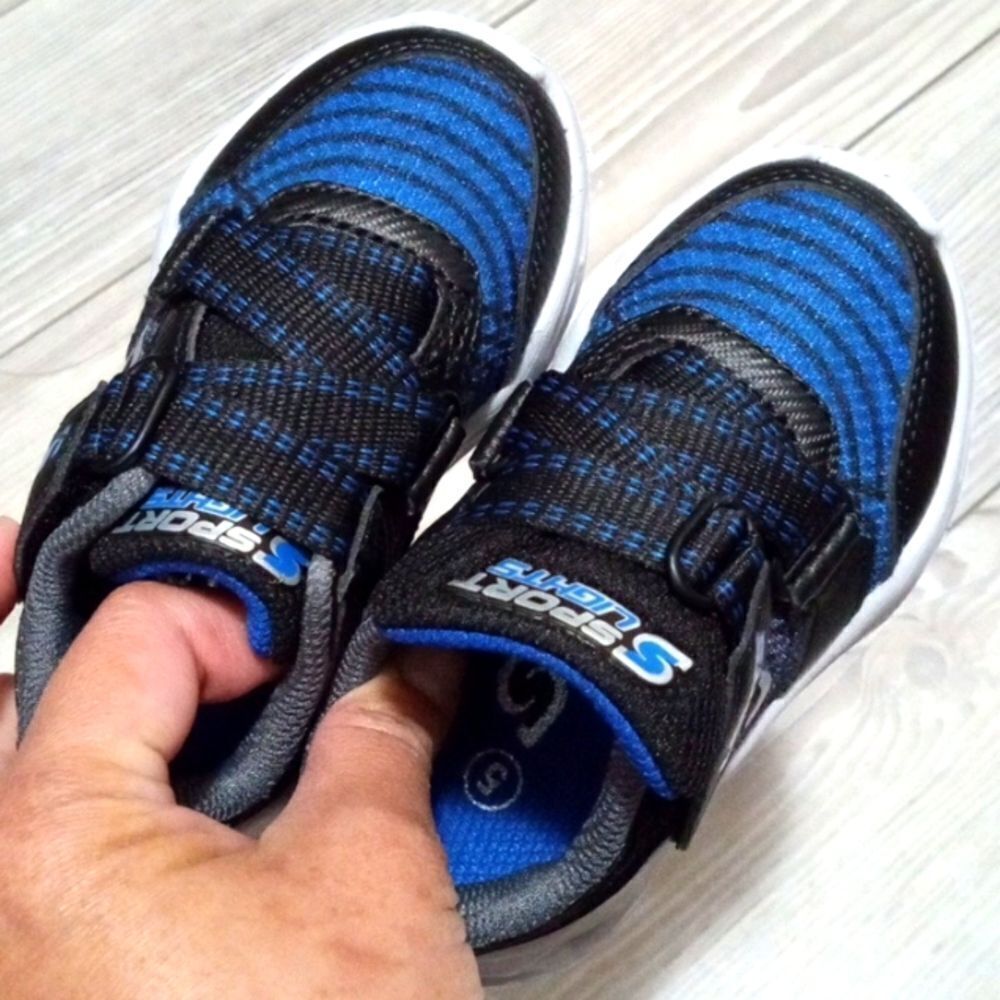 (72-3505)  S Sport by Skechers  Craig Light-Up Sneakers Sz 5